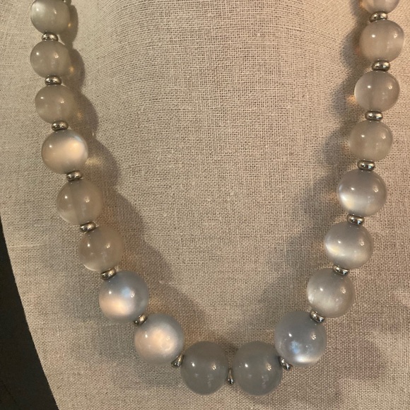 Vintage Moonglow Graduated Necklace - Picture 9 of 13